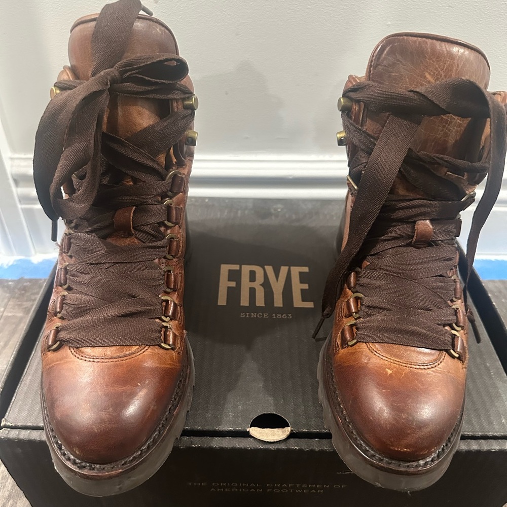 FRYE ALTA HIKER BOOTS (excellent condition)